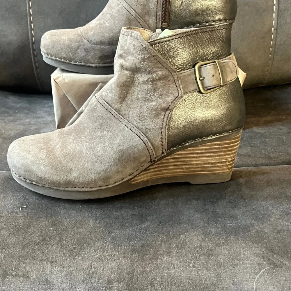 Dansko Leather Suede Ankle Booties Taupe Bronze‎ Wedge Heel Size 40 EUC